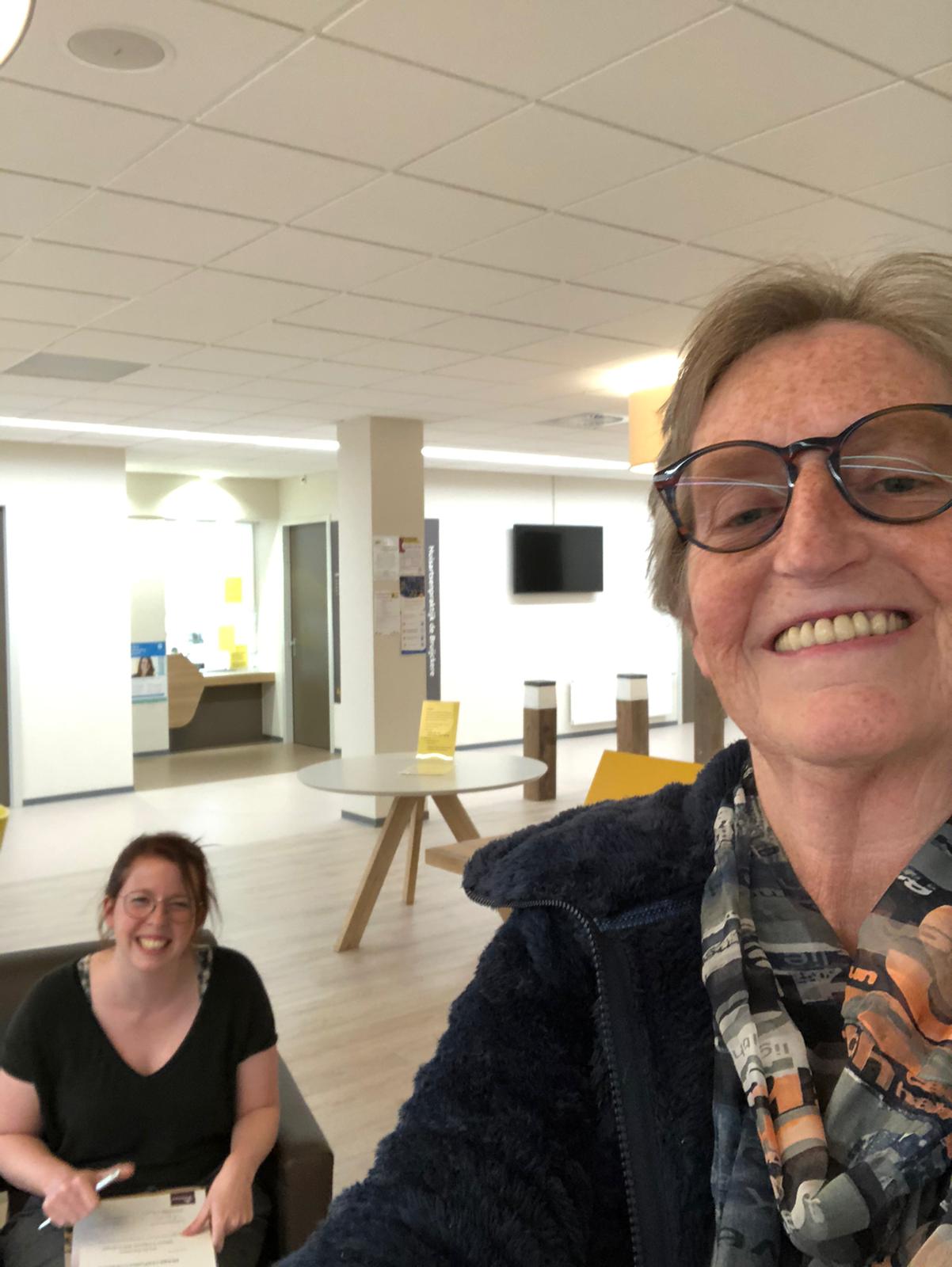 Opleidingscoördinator Margreet van Putten bezorgde de diploma's zelf.