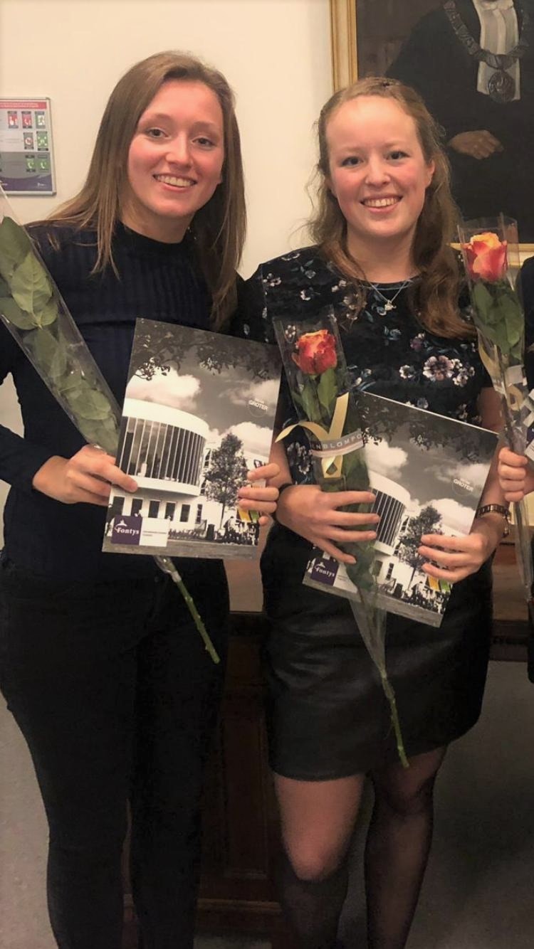 Mariska (links) en Nicole