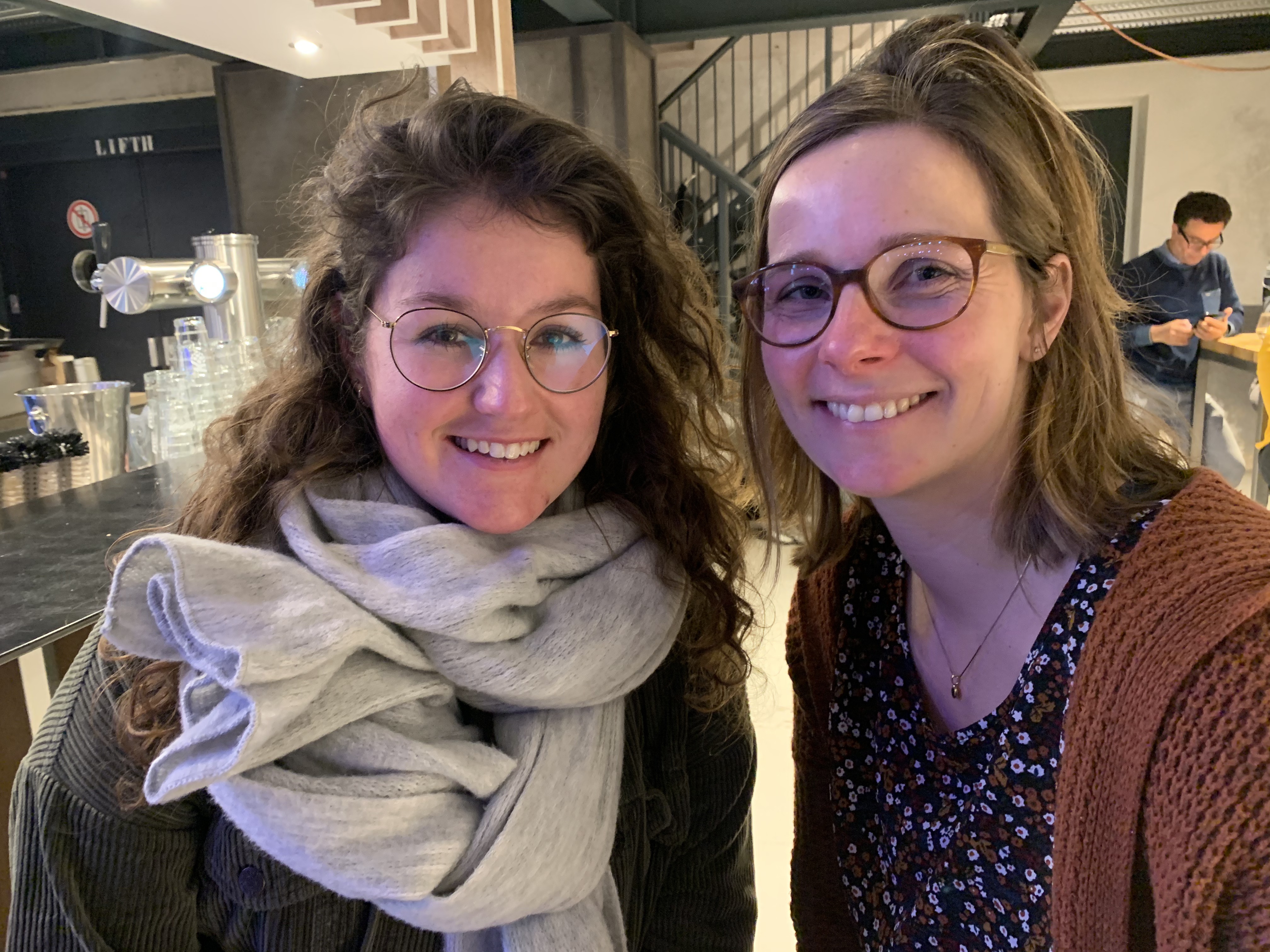 Maud (l) en Marlou