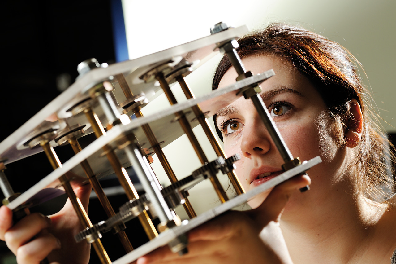 Student Werktuigbouwkunde bij Fontys - foto Bart Overbeke.