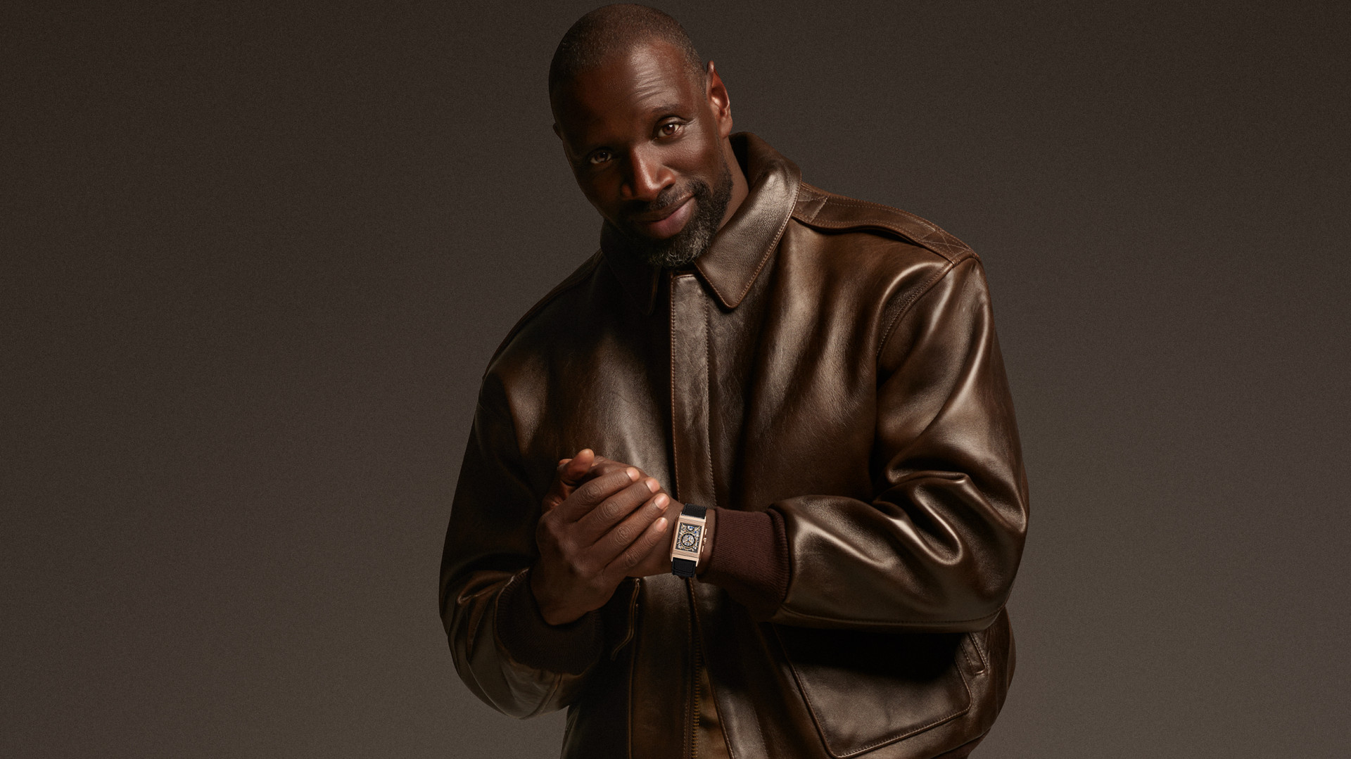 2026_THB_OMAR_SY_REVERSO_TRIBUTE_CHRONO_Q389257J_Seamless_Look1_0042_sRGB_16-9
