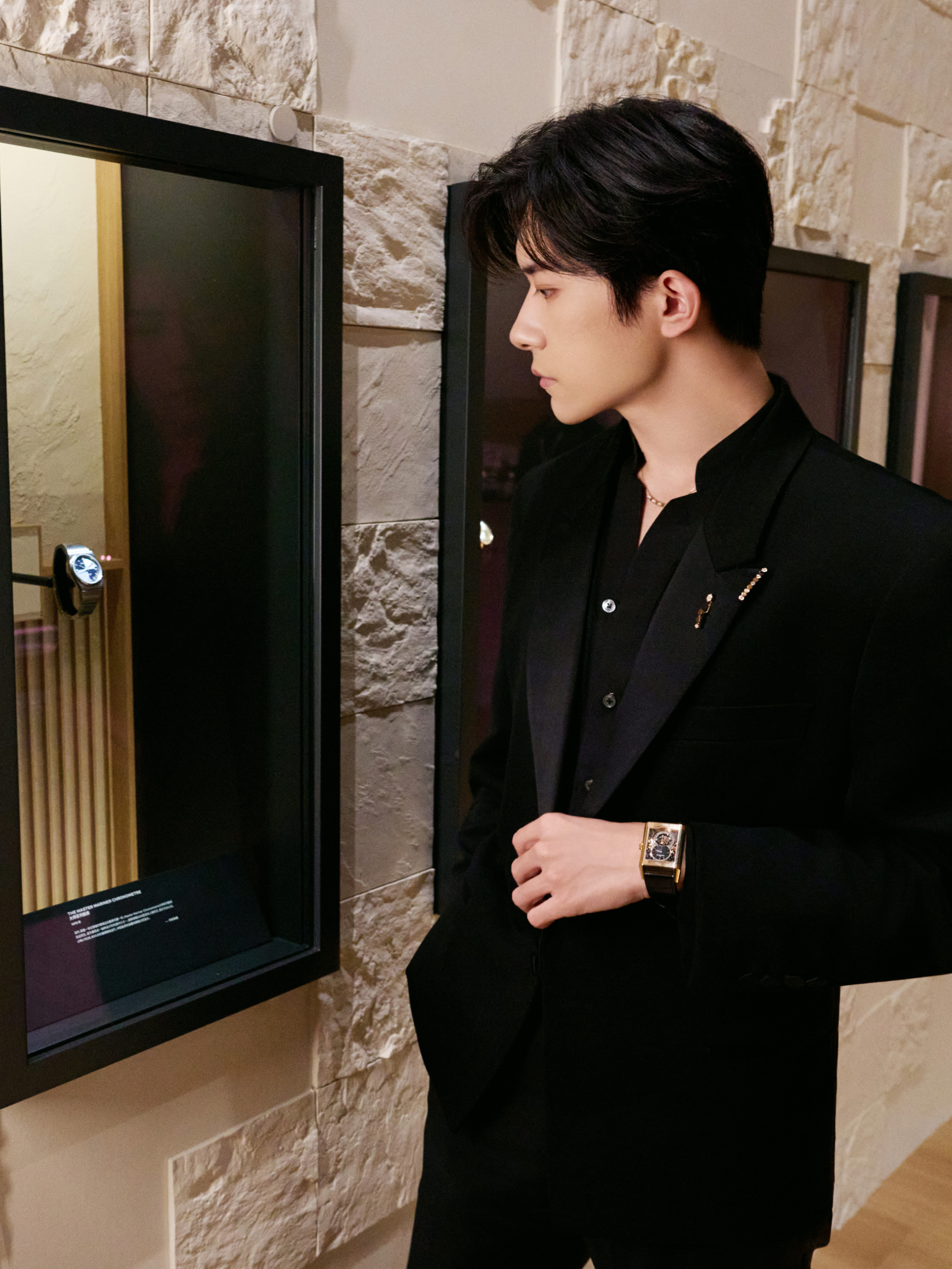 Jackson Yee wears Pink Gold Reverso Hybris Artistica Calibre 179 (Q39424E3)