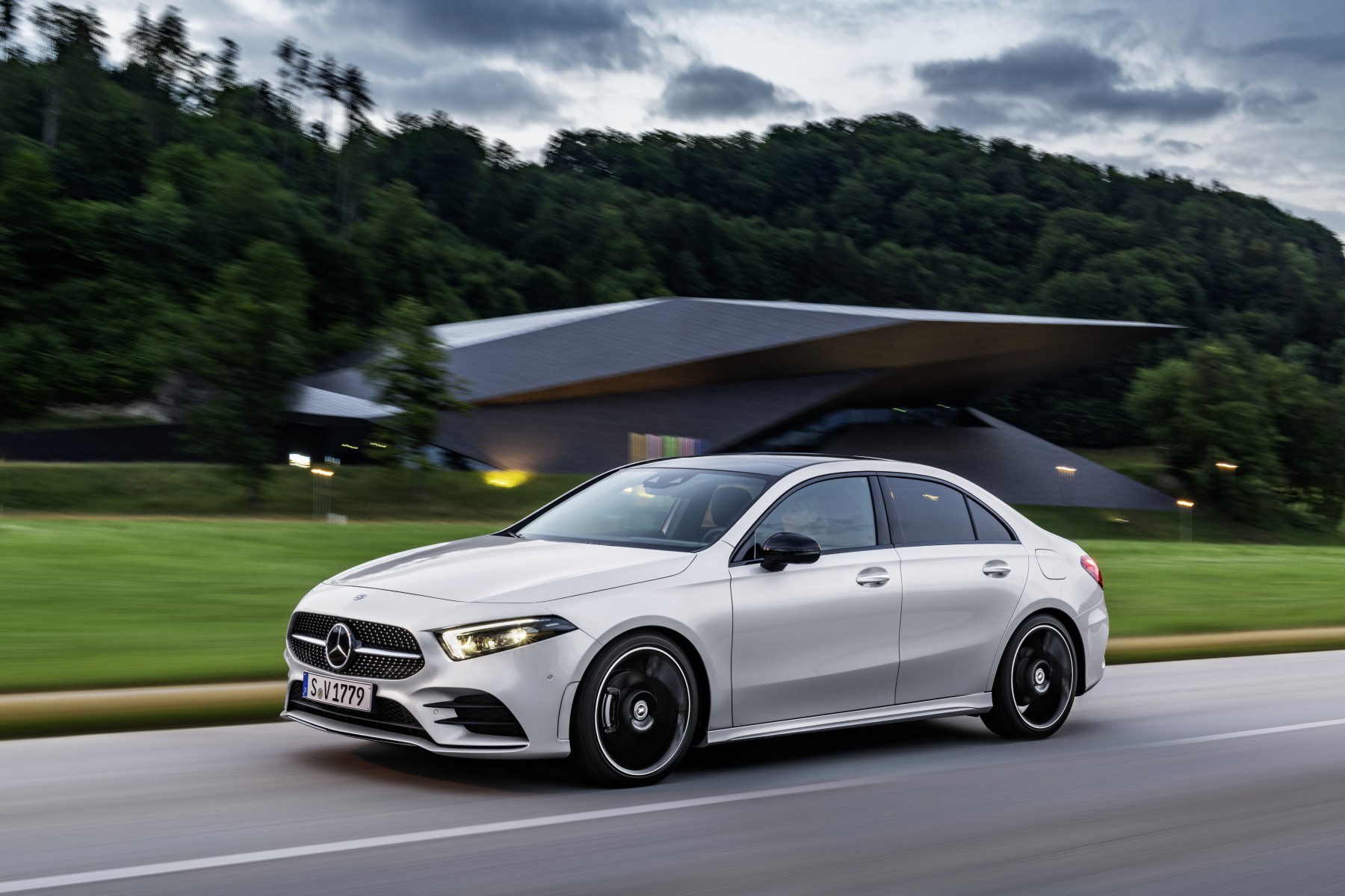 mercedes-benz-continua-com-crescimento-de-vendas