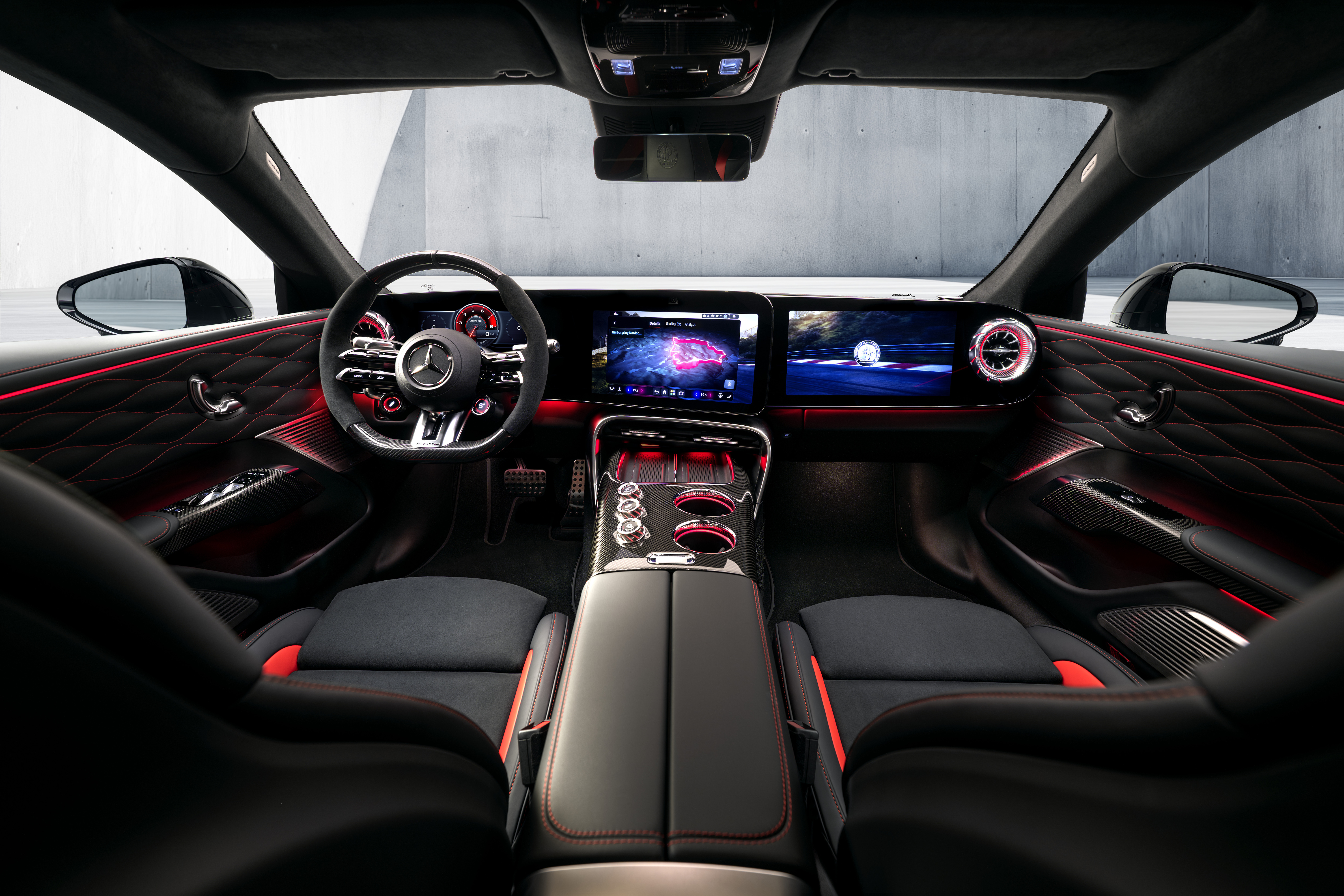 O centro de controlo da performance: O interior do novo Mercedes-AMG GT ...