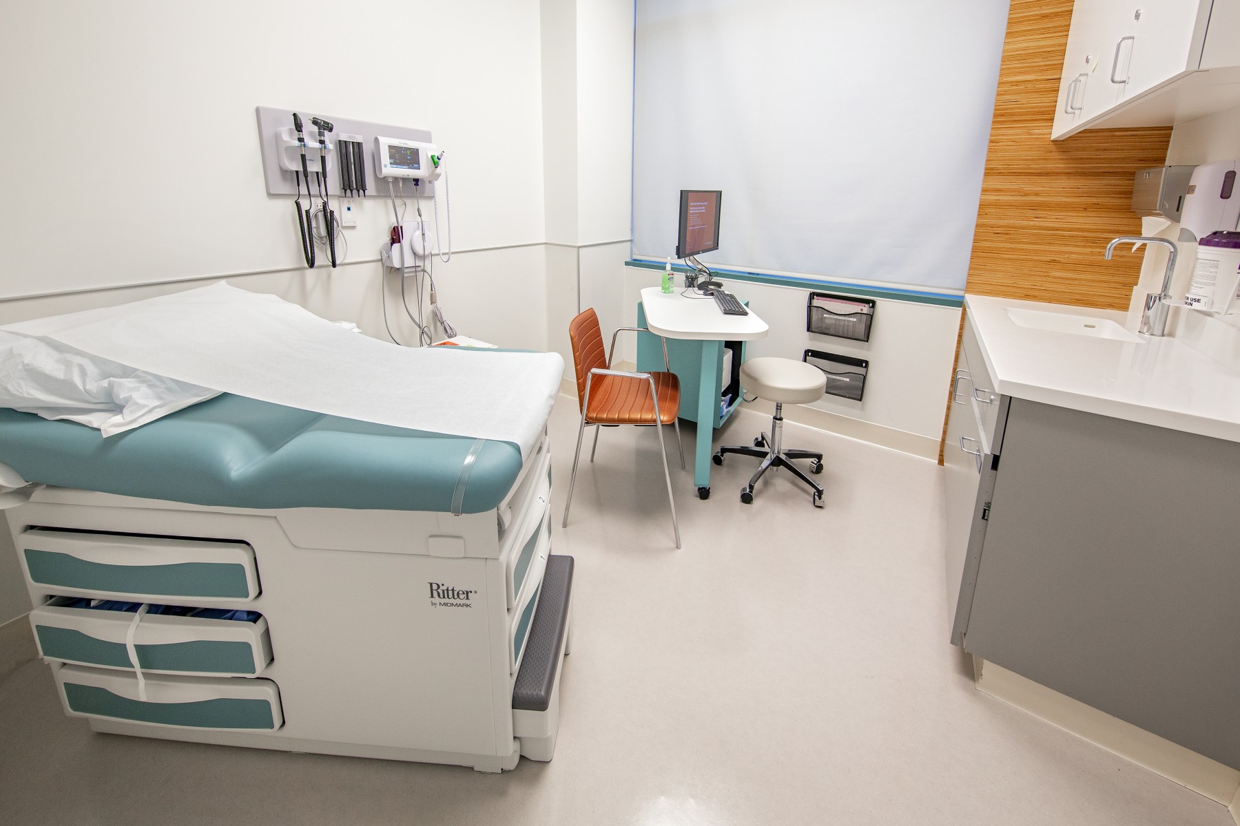 An exam room in CedarsSinai's first primary care office in Santa