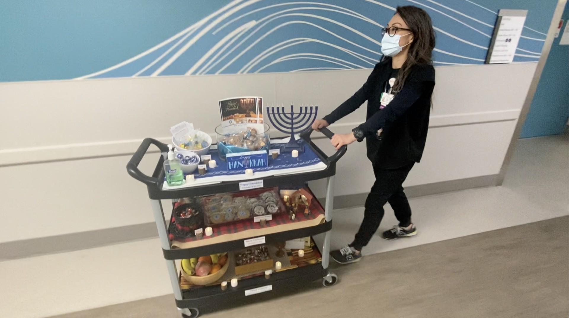 Holiday Cheer Makes the Rounds at CedarsSinai Marina del Rey Hospital