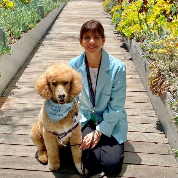 Leslie Maisel and her therapy dog, Gracie