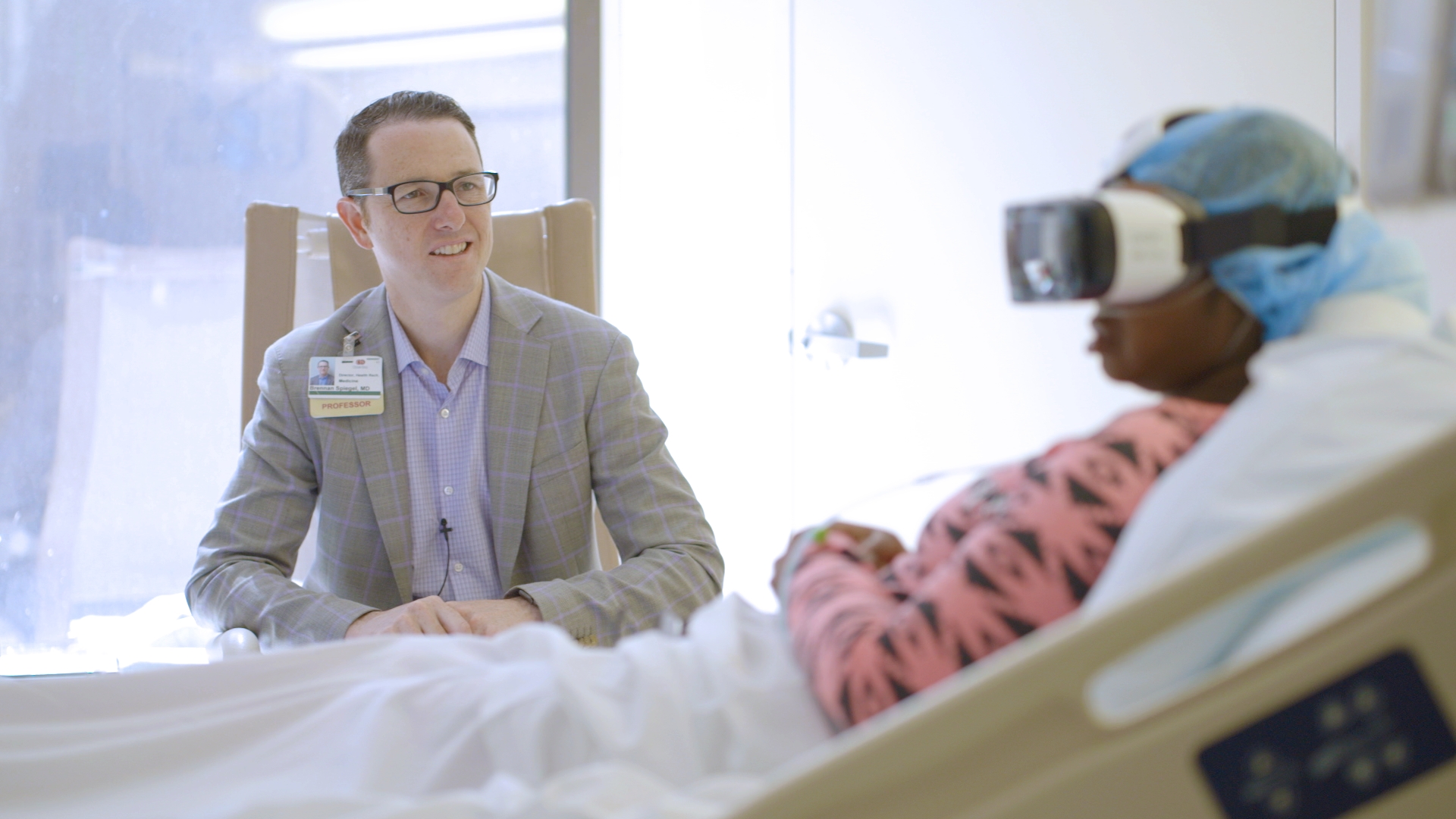 CedarsSinai Study Finds Virtual Reality Therapy Helps Decrease Pain in