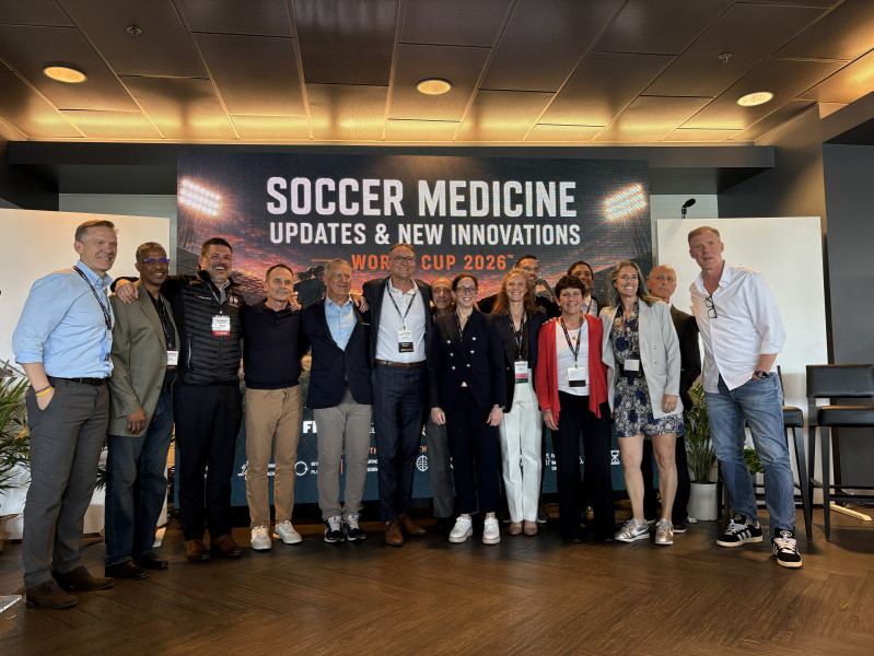 Panelistas y ponentes durante la Conferencia de Medicina del Fútbol 2026.