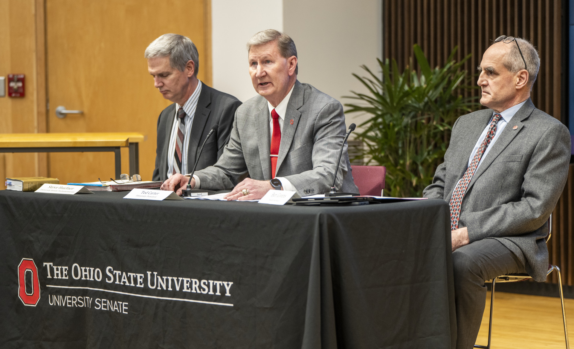 President Carter leads first University Senate session of 2024