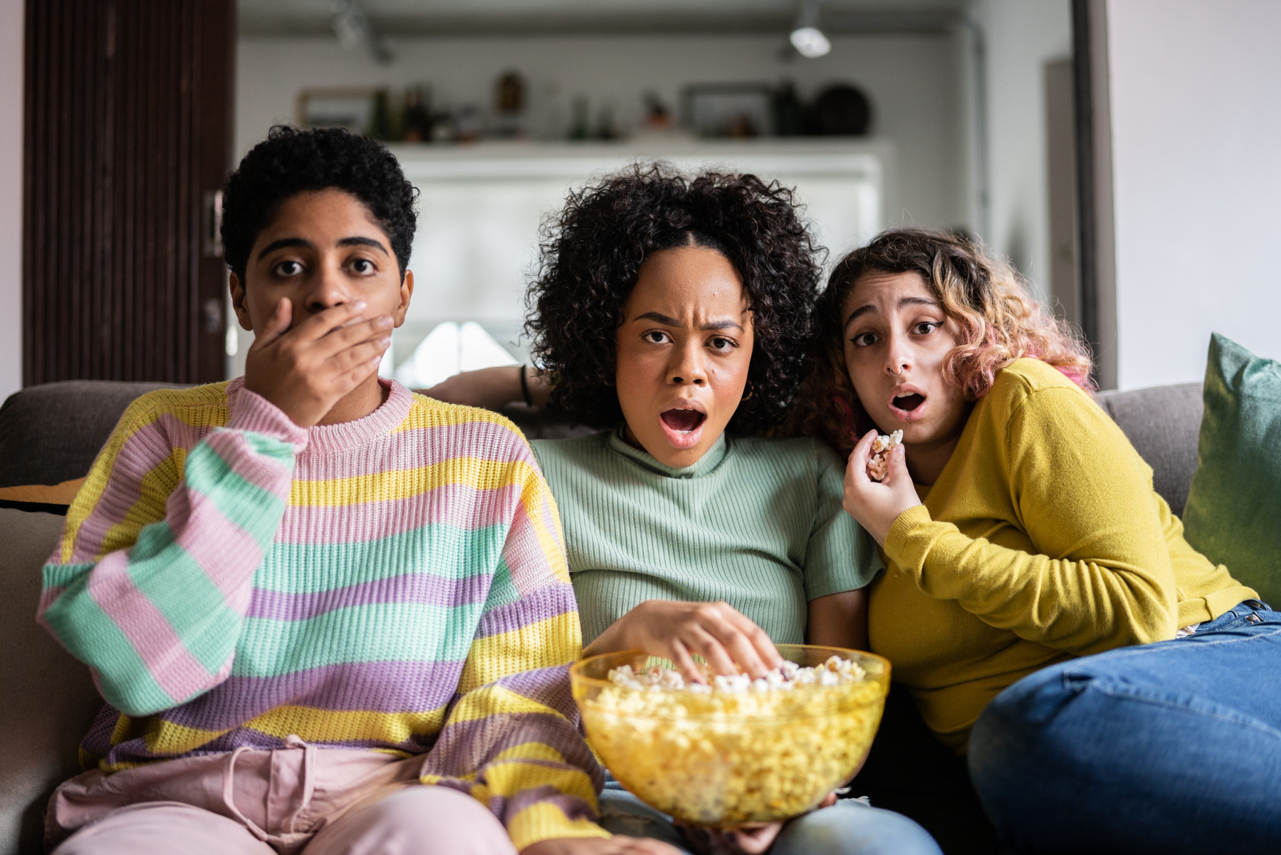 Filmy pre tínedžerov sa vyhýbajú realite puberty: Štúdia odhaľuje idealizované zobrazenia