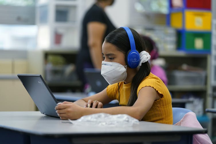 Making the most of K12 digital textbooks and online educational tools
