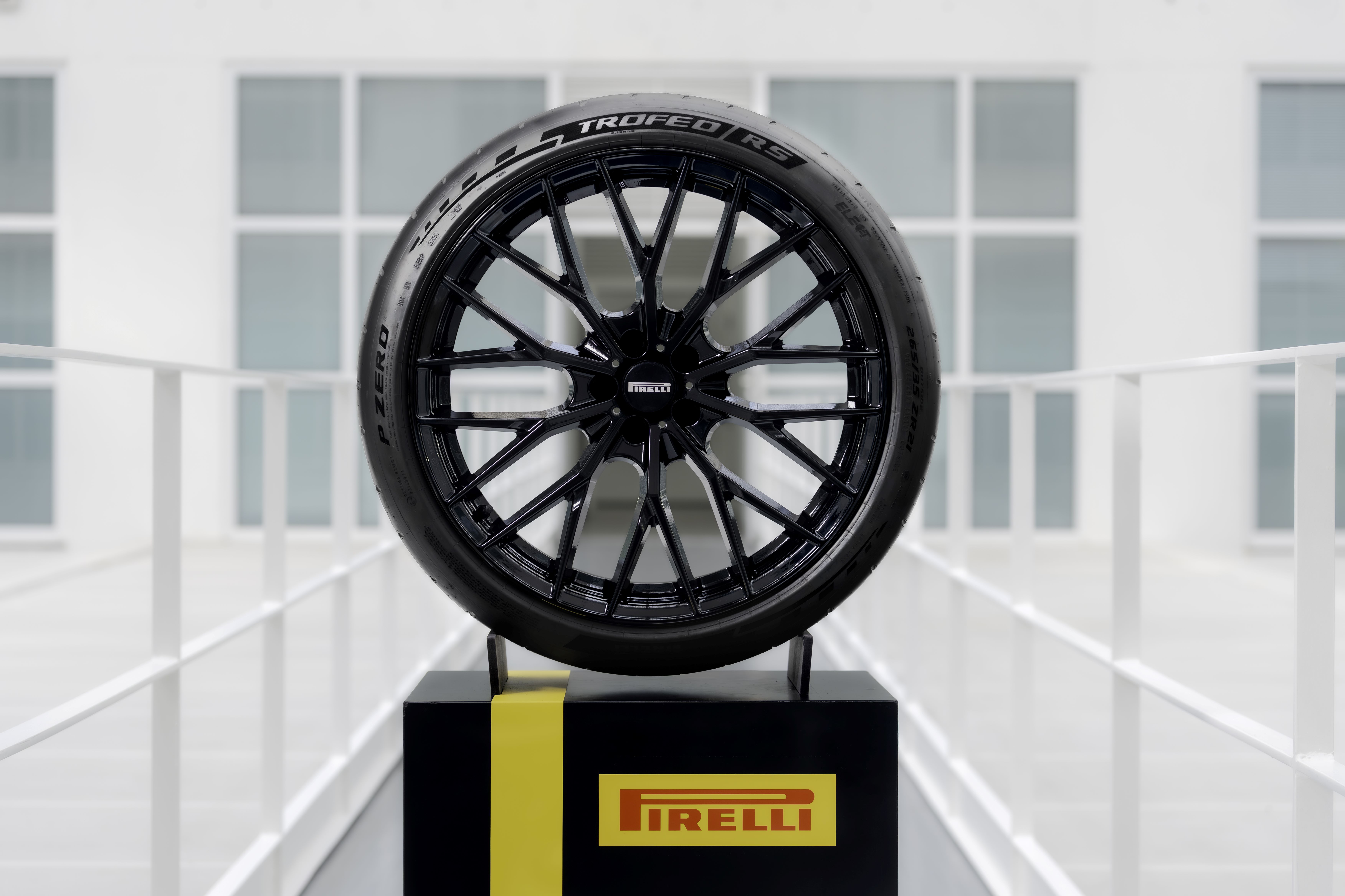 PIRELLI P ZERO R AND P ZERO TROFEO RS: FROM SPORTSCAR EXPERIENCE TO THE ...