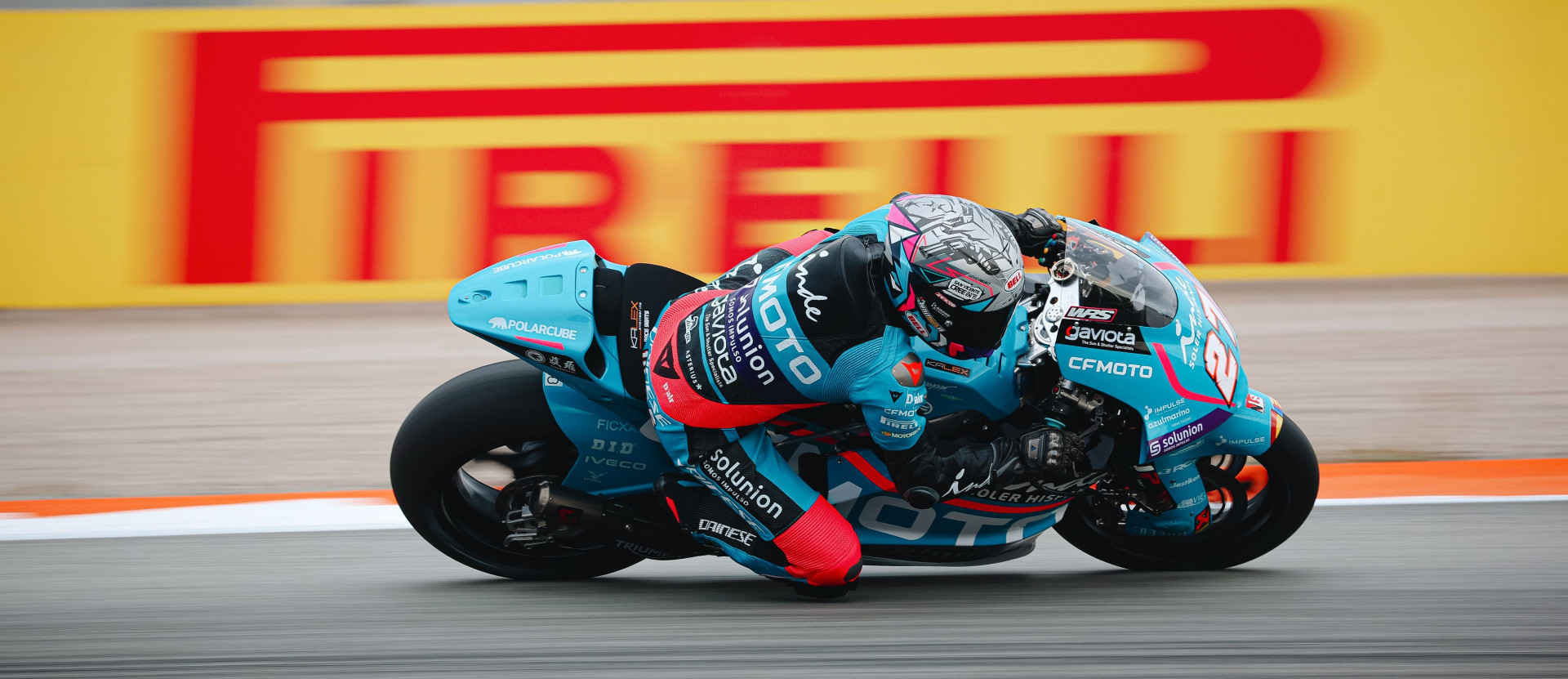 Pole and all-time lap record for Holgado in Moto2™ and Fernández