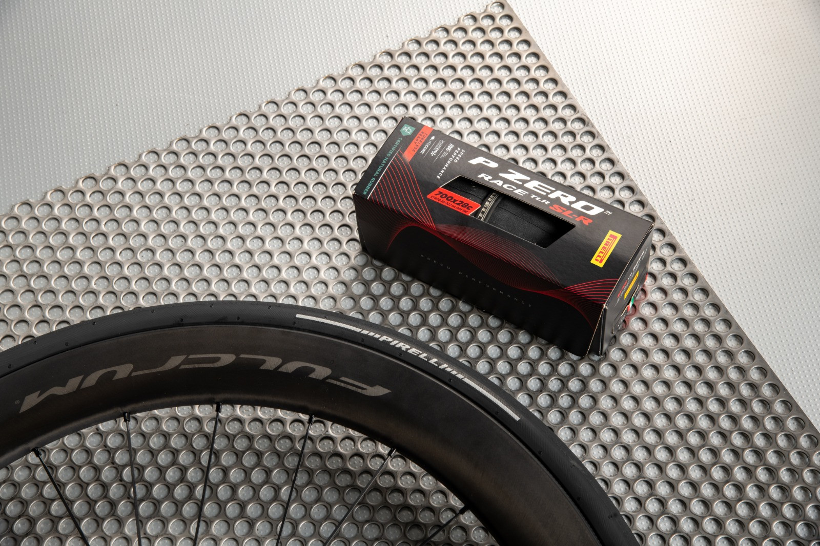 PIRELLI LAUNCHES P ZERO™ RACE TLR SL-R, THE FASTEST AND MOST