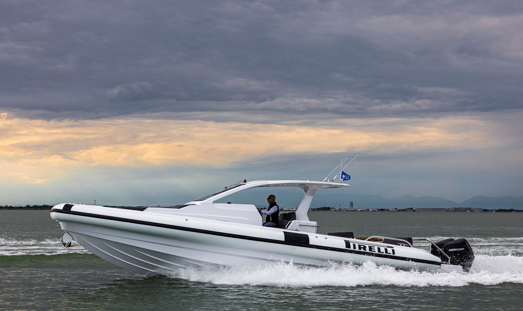 THE PIRELLI 35 INFLATABLE BOAT WINS THE 2022 RED DOT DESIGN AWARD