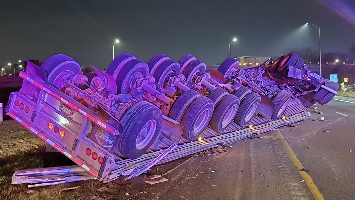 Red Hill Valley Parkway Northbound Closed Following Transport Truck