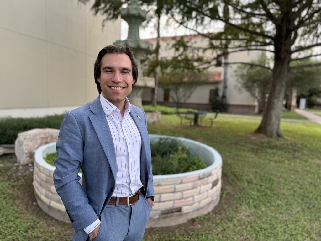 English professor wins award, inspires through storytelling