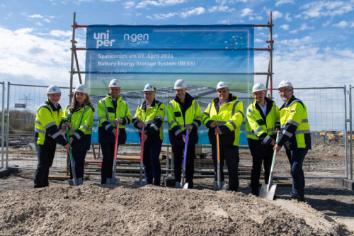 f.l.t.r.:  Jan Taschenberger, COO NGPG, Mirjam Bernard, CMO NGEN, Prime Minister Olaf Lies, Holger Kreetz, COO Uniper, Roman Bernard, CEO NGEN, Carsten Feist, Mayor of the city of Wilhelmshaven, Marco Scholz, Project Manager NGEN, and Harald…