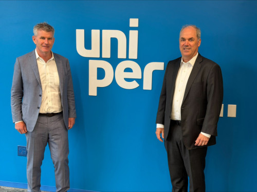 f.l.t.r.: Mike Newman, CCO Uniper North America and Davis Thames, Founder, CEO, and President, Western LNG