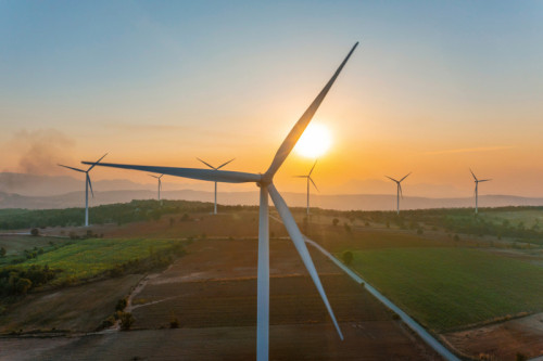 Windturbinen beim Sonnenaufgang
