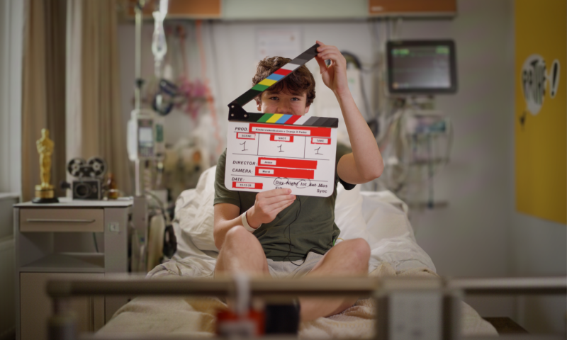 Pathé Aan Bed