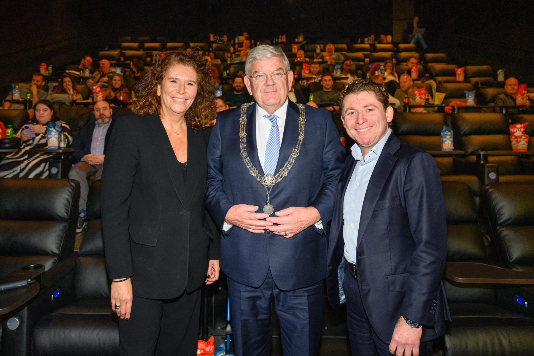 Wegens succes Pathé Ypenburg extra Relax Seats zaal geopend door burgemeester van Zanen