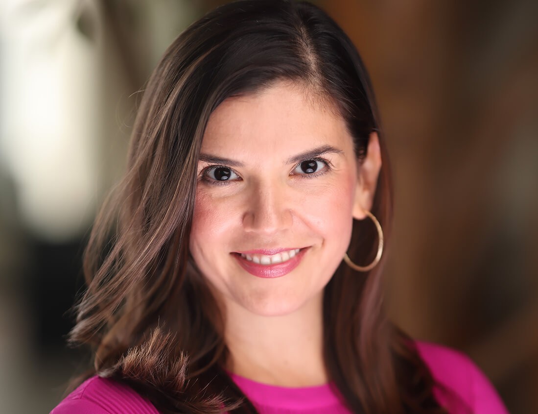 UST Alumna Gloria Luna Bounds Honored At LWI Fashion Show