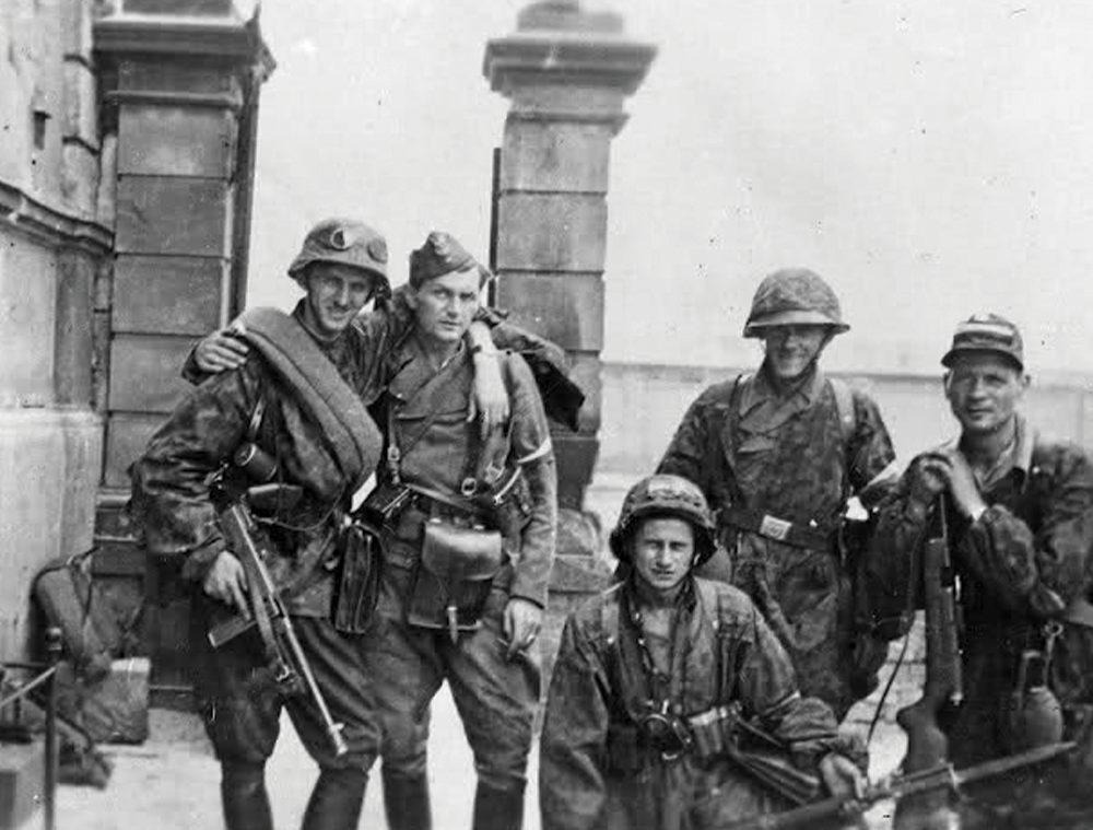 Between The Hammer & The Anvil Polish Resistance to Tyranny