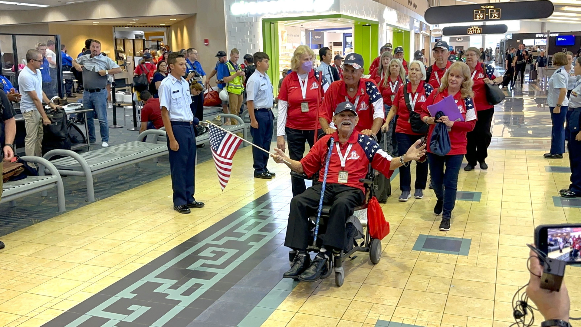 Living Legends: World War II veterans return to Normandy to commemorate ...