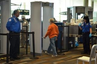TSA checkpoint2