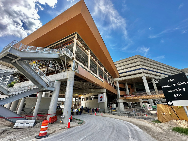 Red Express topping out 1
