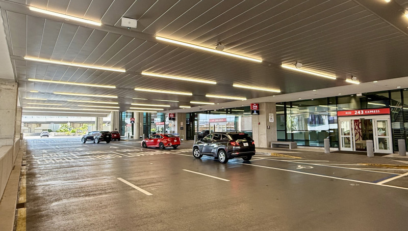 Red Express exterior 1