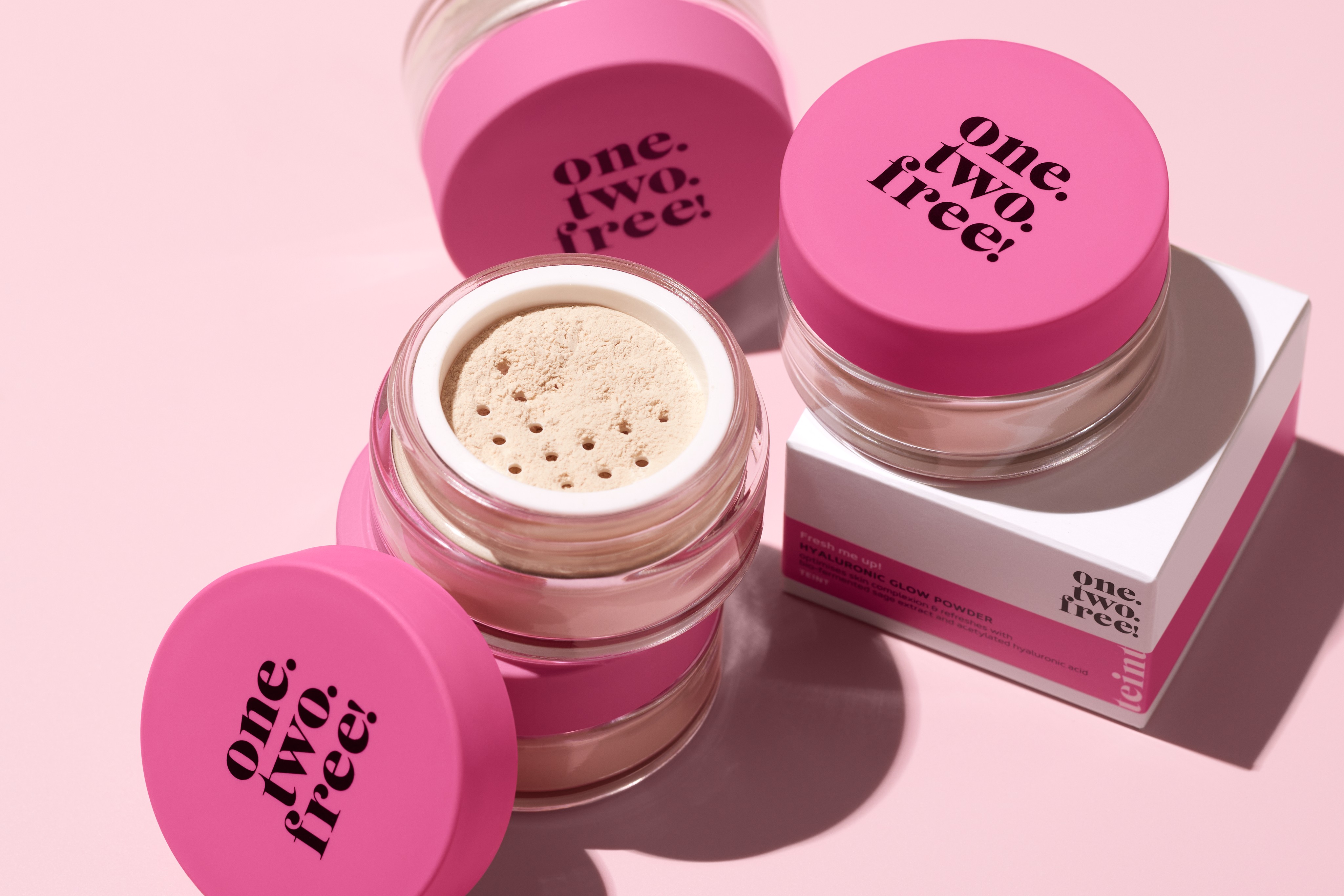 Makeup-product-onetwofree-groupshot-powder-unlimited - Web Rendition