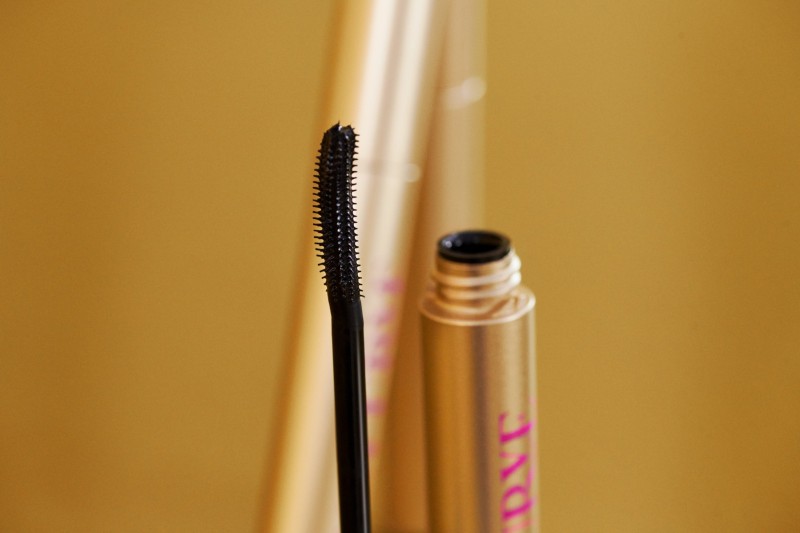 Douglas-collection-makeup-lash-curve-mascara-product-still-close-up-brush - Web Rendition