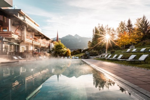 Hotel Klosterbräu: Außenpool im Herbstlicht