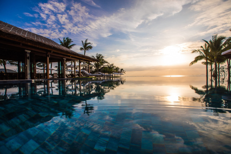 luxurious-hotel-Vietnam-The Anam Cam Ranh_Beach Club Pool