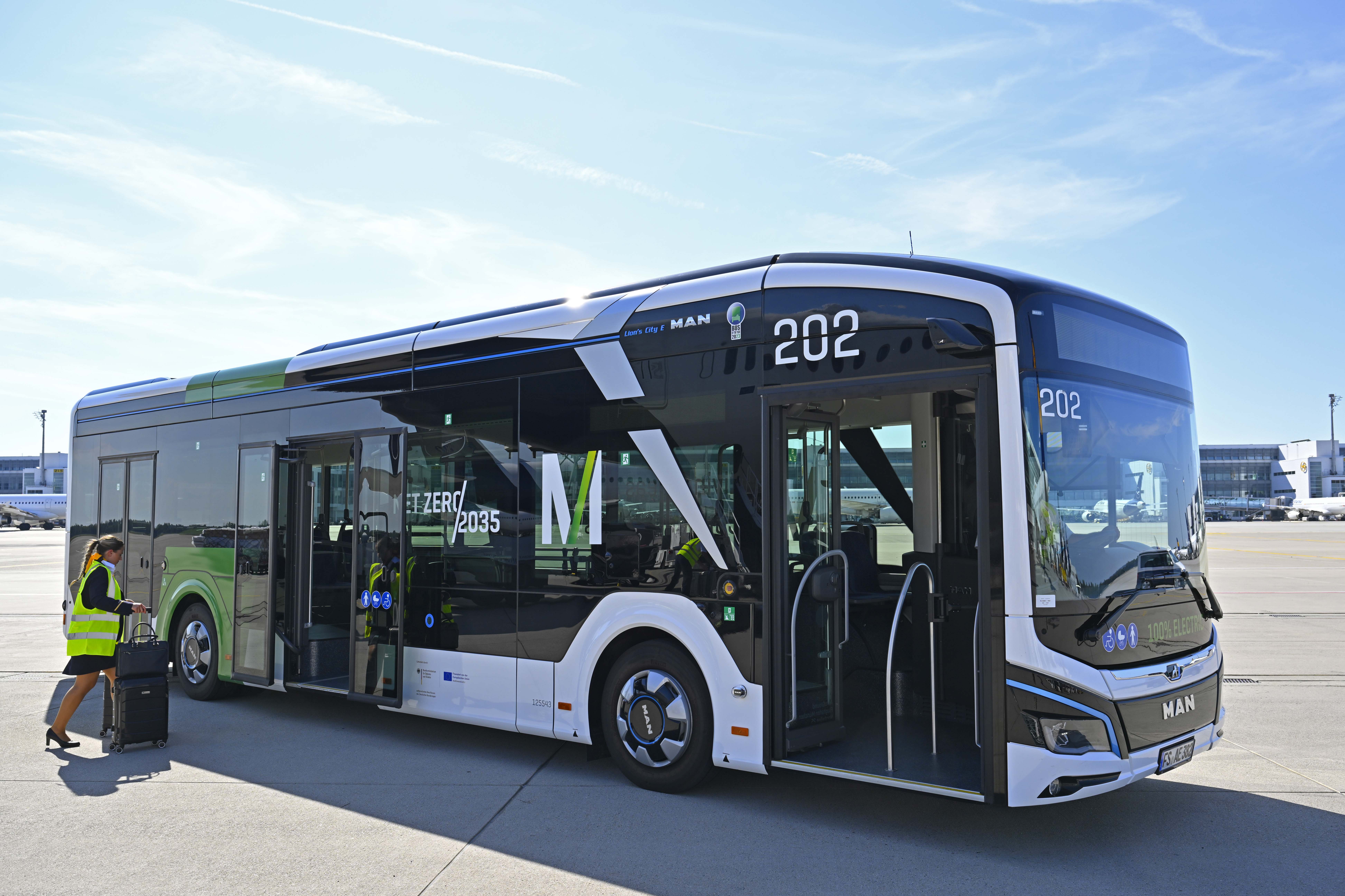 munich-airport-relies-on-the-all-electric-man-lion-s-city-e