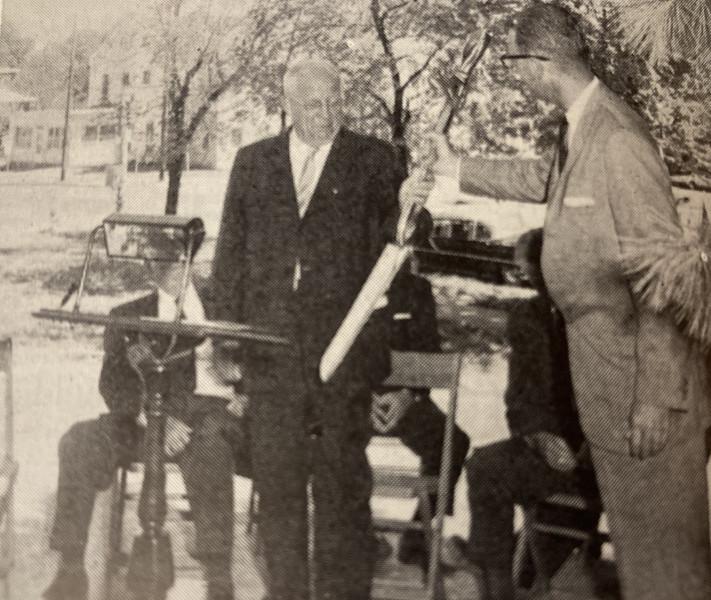 1963_Bar Center