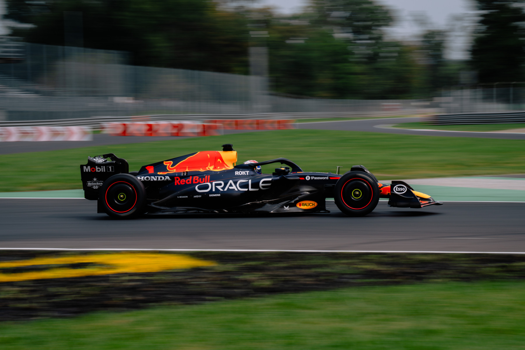 Four teams on track in Monza with Pirelli to test 2026 compounds