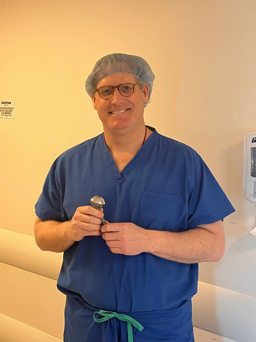 HSS Surgeon Performs World’s First Implant of a Stemmed Elliptical Head