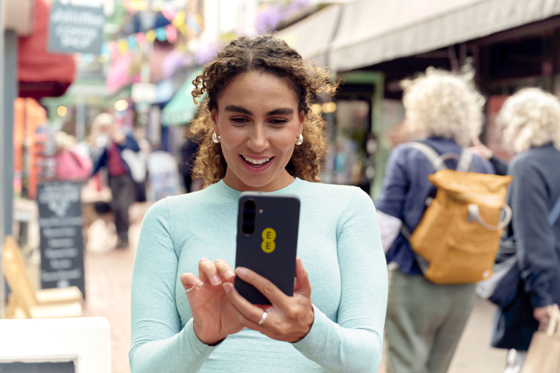 EE unlocks nextgen 5G performance for millions with worldfirst technology