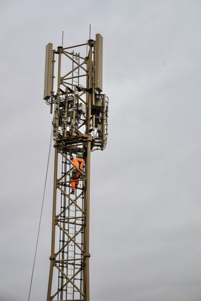 A new mobile mast designed to address a long-standing mobile not-spot on the island of Islay