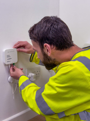 engineerinstallingnewont.jpg