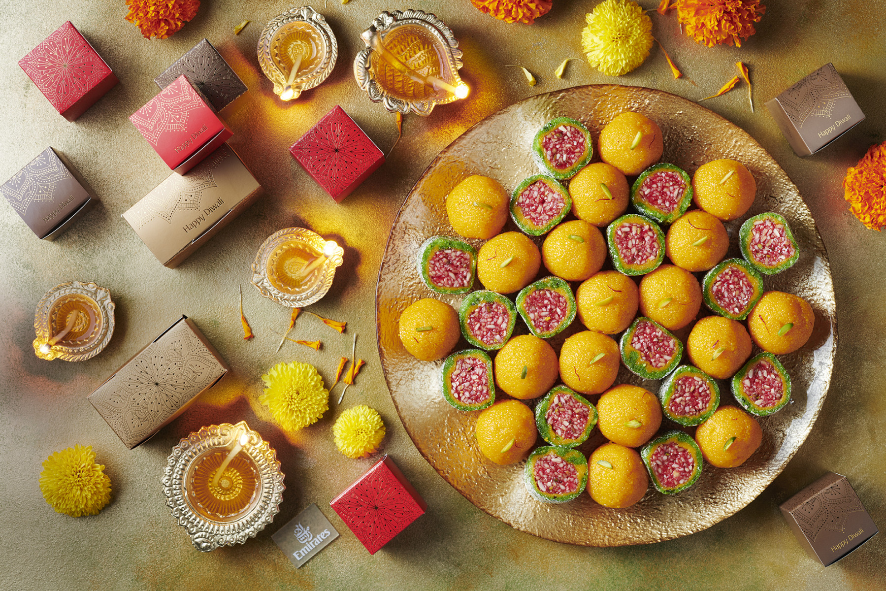 Emirates celebra Diwali com doces a bordo Emirates celebra Diwali com doces a bordo