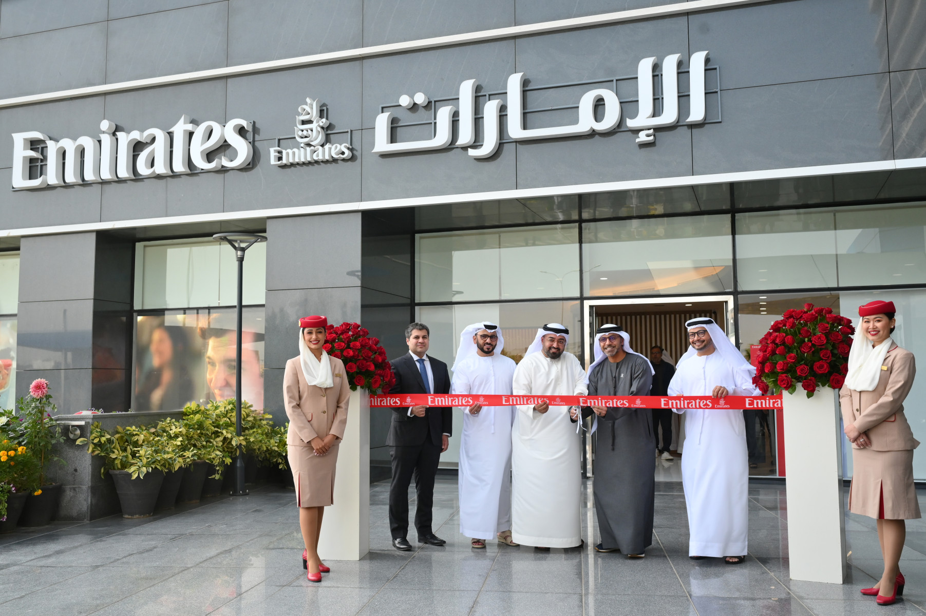 The Emirates Travel Store in Karachi was officially inaugurated by Essa Sulaiman Ahmad, Emirates&rsquo; Senior Vice President for Commercial Operations, West Asia and Indian Ocean (centre left) and His Excellency Hamad Obaid Ibrahim Salem Al-Zaabi, Ambassador of the United Arab Emirates to Pakistan (centre right).  Also present were His Excellency Bakheet Ateeq Al-Rumaithi, Consul General of the United Arab Emirates in Karachi and Mohammed Al Nahari Alhashmi, Emirates&rsquo; VP for Pakistan