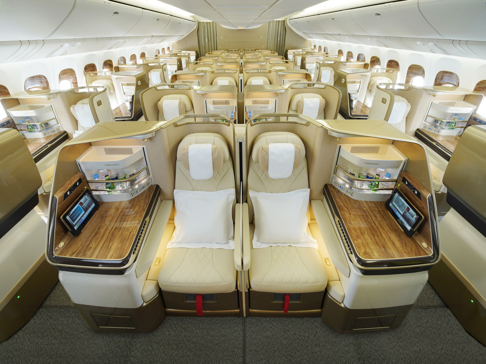 El Primer Avi n 777 De Emirates Con Los Nuevos Interiores De Cabina El Primer Avi n 777 De Emirates Con Los Nuevos Interiores De Cabina