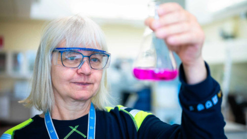 Anna Erlandsson, laboratoriechef p&aring; Karlshamnsverket.