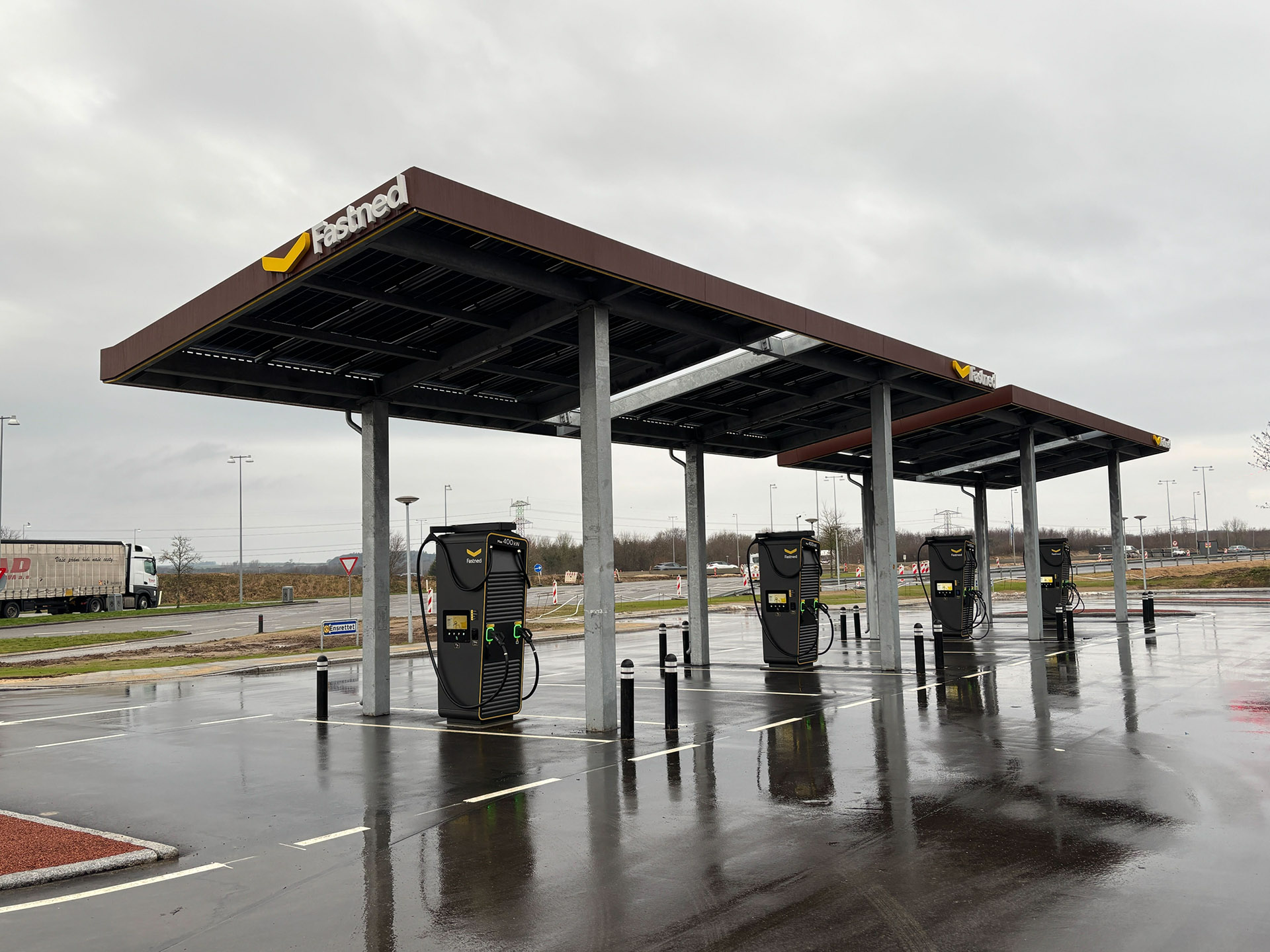 Fastnet Laden Fastned åbner fire nye lynladestationer langs den danske E45-motorvej