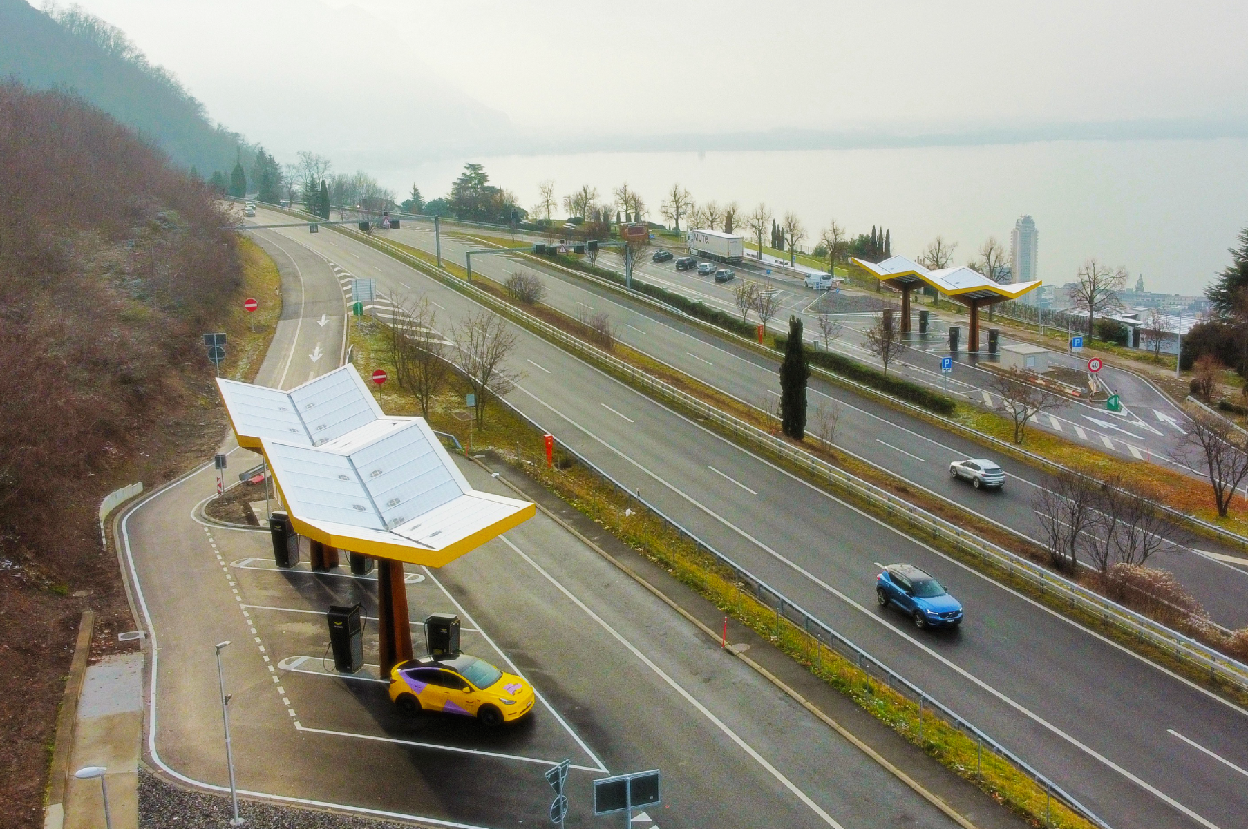 fastned-ouvre-deux-stations-de-recharge-rapide-sur-les-aires-d